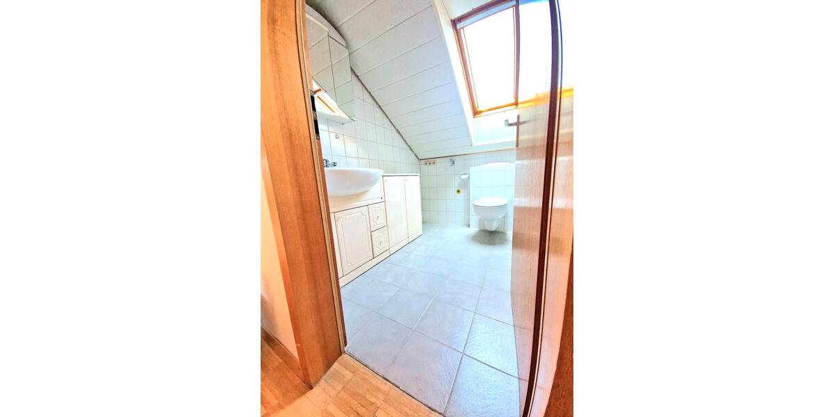 Dachgeschoßwohnung Obersulm - 3 Zimmer, 65 m&sup2;, 900&euro; | Angebot:25843640