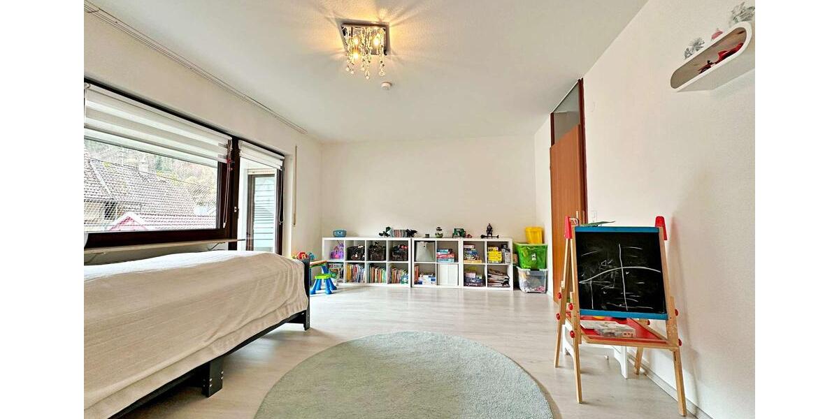 Etagenwohnung Neuenbürg - 3 Zimmer, 100 m&sup2;, 1.100&euro; | Angebot:24441201