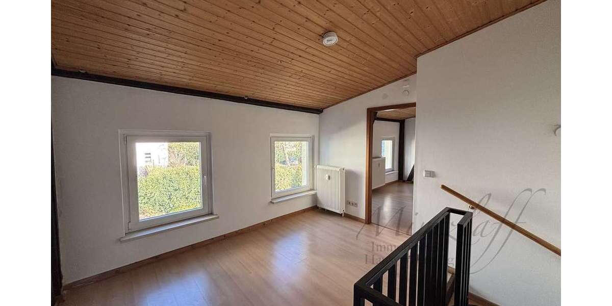 Etagenwohnung Stendal - 2.5 Zimmer, 70 m&sup2;, 350&euro; | Angebot:26762397