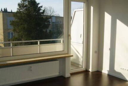 Zentrale 2-Zimmer-Wohnung mit Balkon und Einbauküche in Rellingen
