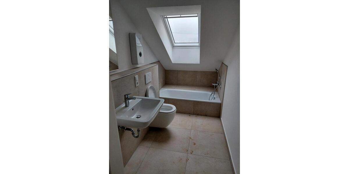 Dachgeschoßwohnung Zerf - 4 Zimmer, 95 m&sup2;, 664&euro; | Angebot:25791855