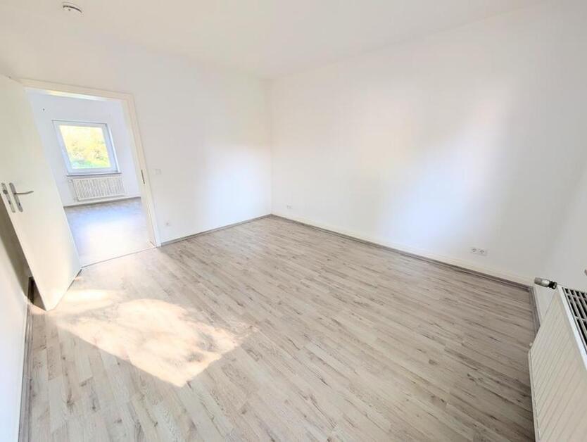 **Einziehen und wohlfühlen! +Laminat +weiße Wände +modernes Tageslichtbad +eigenes Gartenabteil** zimmer