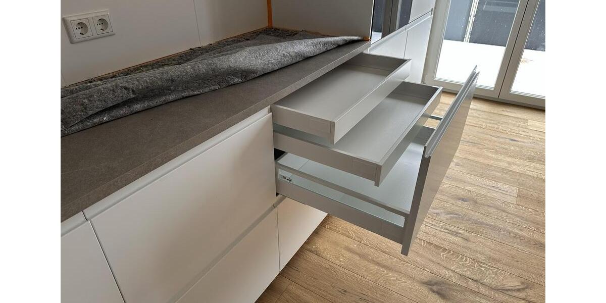 Erstbezug! Exklusives Wohnen im DG: 3-Zimmer, 5m Deckenhöhe, KfW 40, Klimaanlage, EBK & Südbalkon 3 zimmer