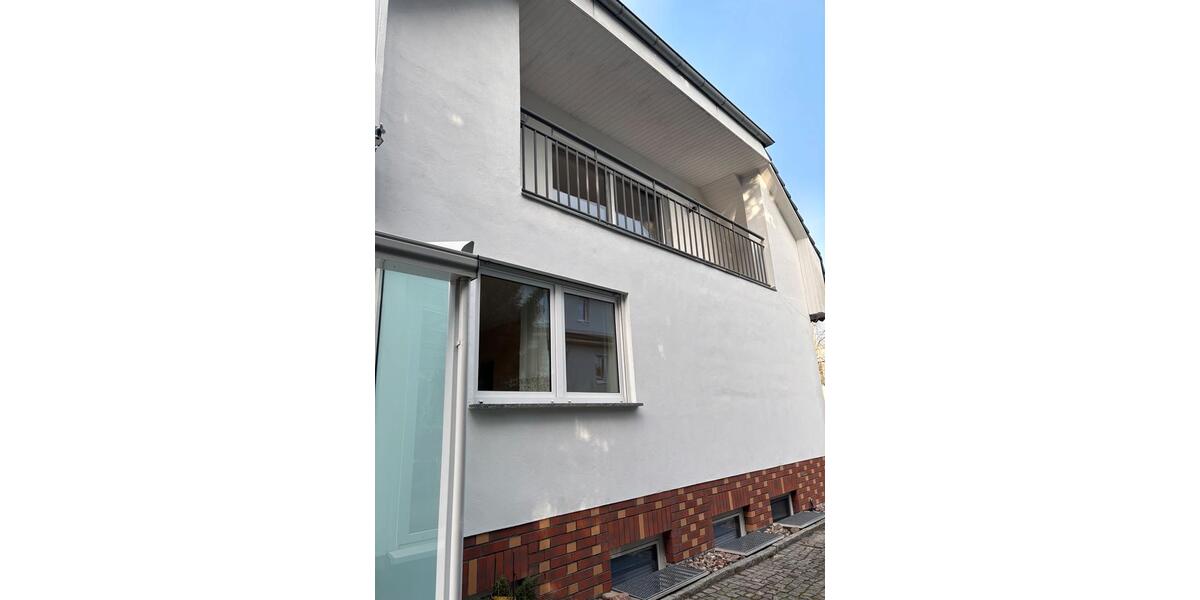 Haushälfte, 130m² mit Kamin Wintergarten Carport über 2 Etagen 3.5 zimmer