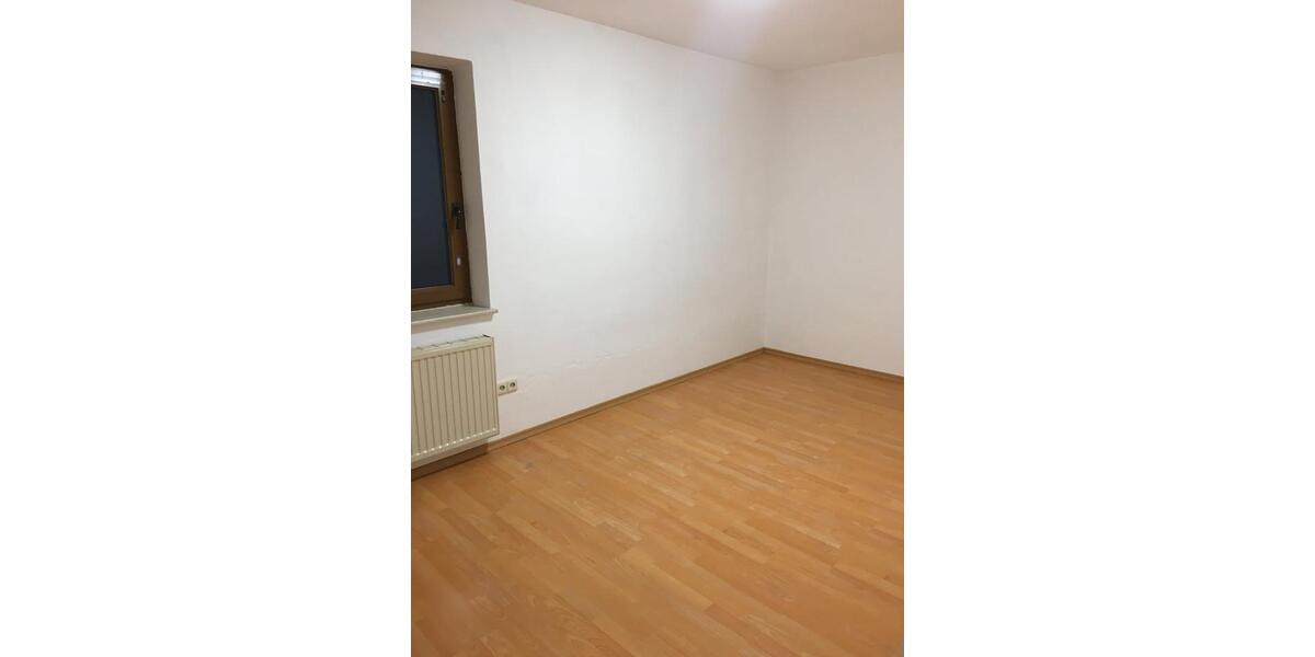 Etagenwohnung Tiefenbach - 3 Zimmer, 70 m&sup2;, 400&euro; | Angebot:26032278