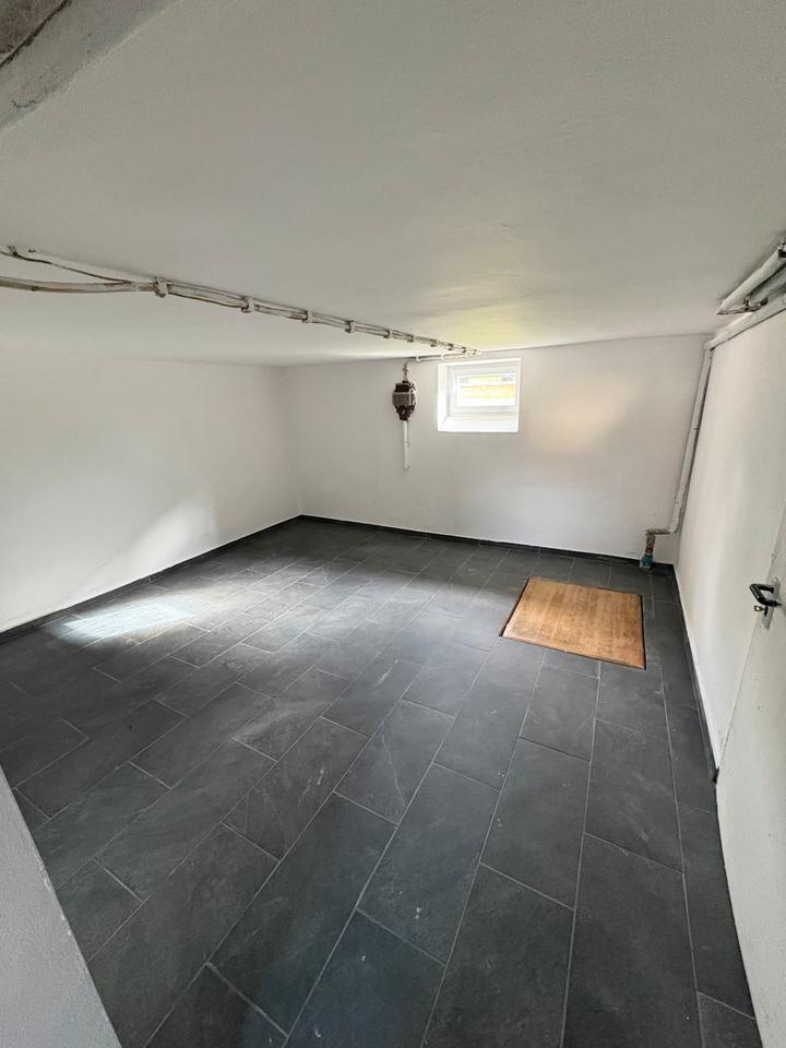 Neu renoviertes Einfamilienhaus mit Garten & Stellplatz