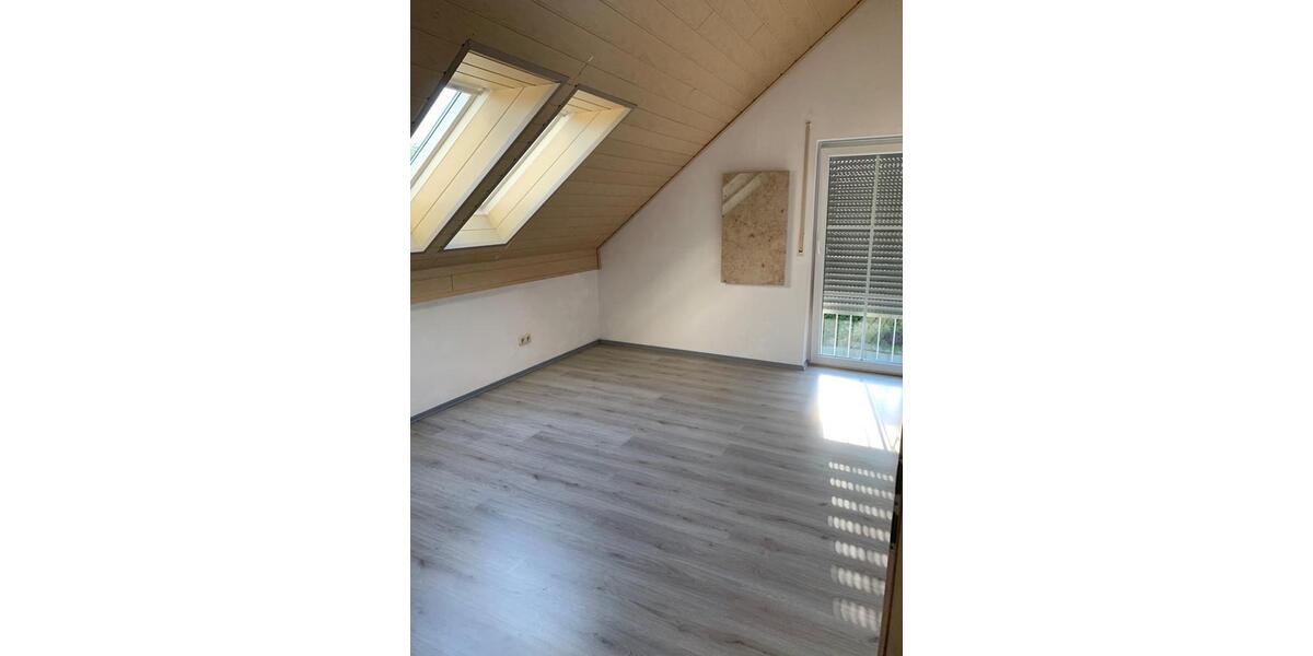 Etagenwohnung Döhlau - 4 Zimmer, 100 m&sup2;, 788&euro; | Angebot:26269088