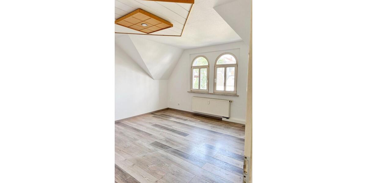 Dachgeschoßwohnung Meerane - 4 Zimmer, 127 m&sup2;, 735&euro; | Angebot:25749736