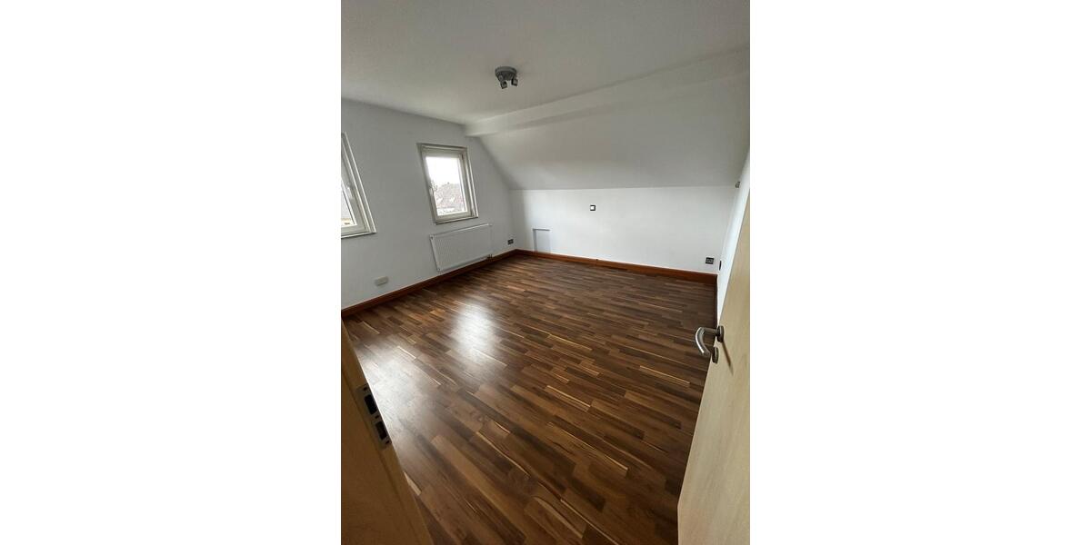 Dachgeschoßwohnung Neuweiler - 4.5 Zimmer, 110 m&sup2;, 1.200&euro; | Angebot:25398892