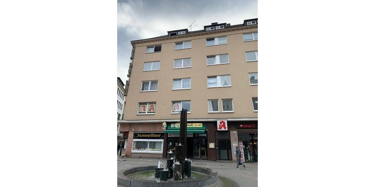 Auto? Unnötig! Mitten in der City: zentrale 4-Zimmer-Wohnung WG geeignet! (keine Zahlung über das Jobcenter) 4 zimmer