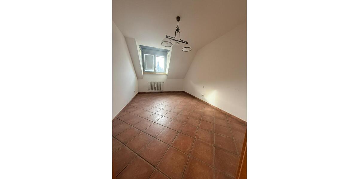 Dachgeschoßwohnung Gernsbach - 3 Zimmer, 122 m&sup2;, 1.350&euro; | Angebot:24373379
