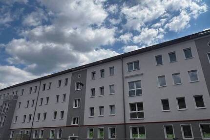 Geräumige 4-Raum-Wohnung mit Balkon - Viel Platz zum Wohnen und Leben! 4 zimmer