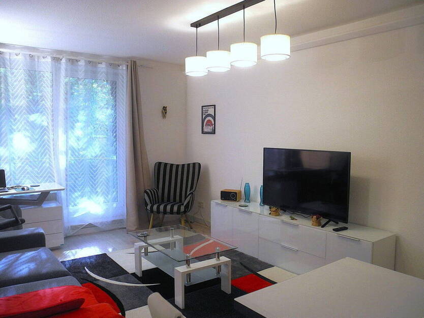 Möblierte 2-Zimmer Whg mit Balkon & Tiefgarage in Hamburg-Wandsbeck befristet min 12max 24 Monate