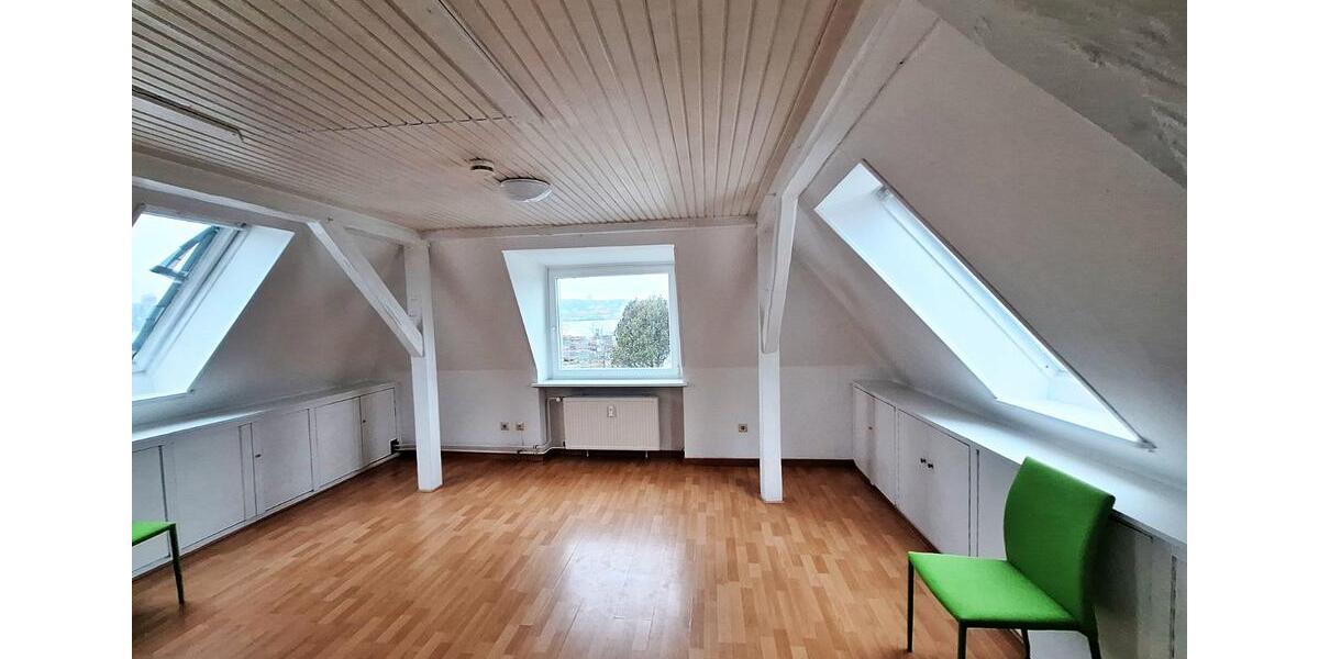 Dachgeschoßwohnung Flensburg - 2.5 Zimmer, 75 m&sup2;, 670&euro; | Angebot:26263086
