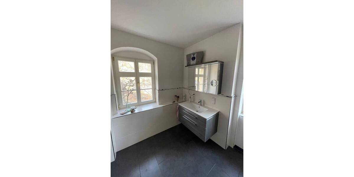 Etagenwohnung Radebeul Oberlößnitz - 3 Zimmer, 151 m&sup2;, 1.850&euro; | Angebot:25668402