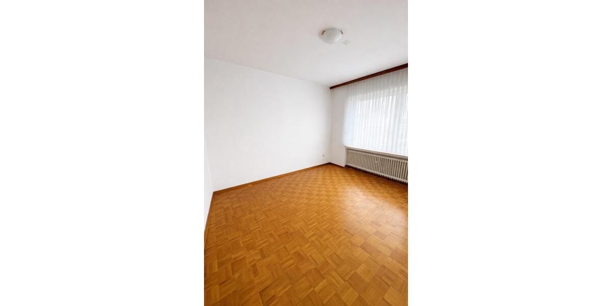 Erdgeschoßwohnung Kaarst - 7 Zimmer, 180 m&sup2;, 1.900&euro; | Angebot:26548422