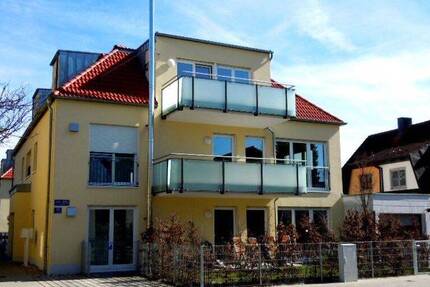 *gemütlich*ruhig*verkehrsgünstig* – 2 Zimmer, Tageslichtbad, EBK, Südbalkon, TG