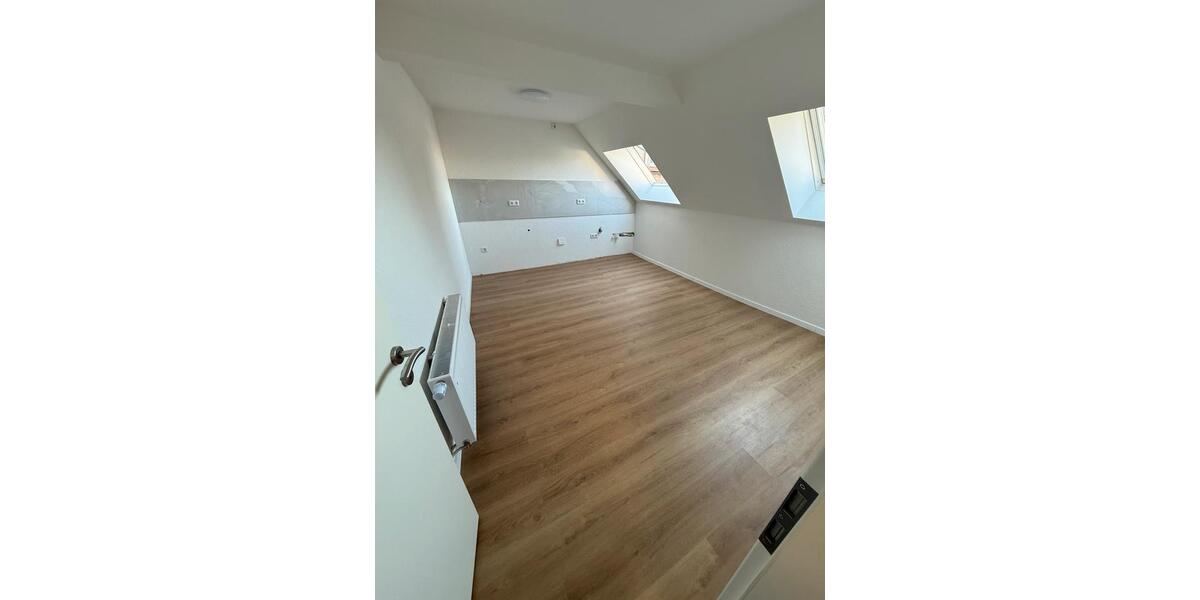 Dachgeschoßwohnung Krefeld - 2 Zimmer, 62 m&sup2;, 600&euro; | Angebot:25052522