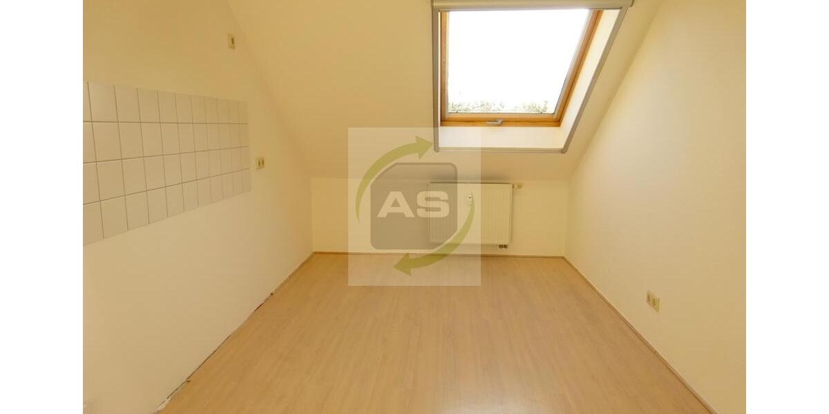 Dachgeschoßwohnung Zwickau - 3 Zimmer, 101 m&sup2;, 749&euro; | Angebot:26004595