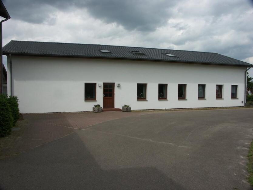 Kleines möbliertes EinzelZimmer