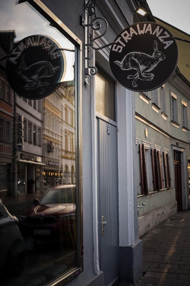 Voll ausgestattete, renovierte Bar abzugeben