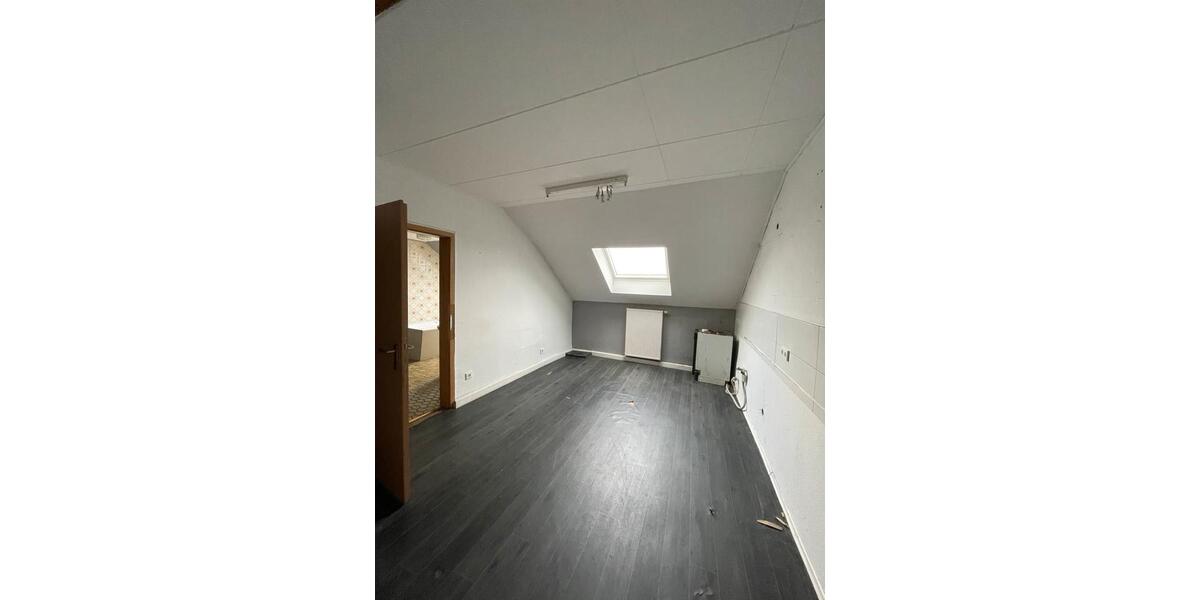 Dachgeschoßwohnung Merchweiler - 3 Zimmer, 81 m&sup2;, 670&euro; | Angebot:26339720