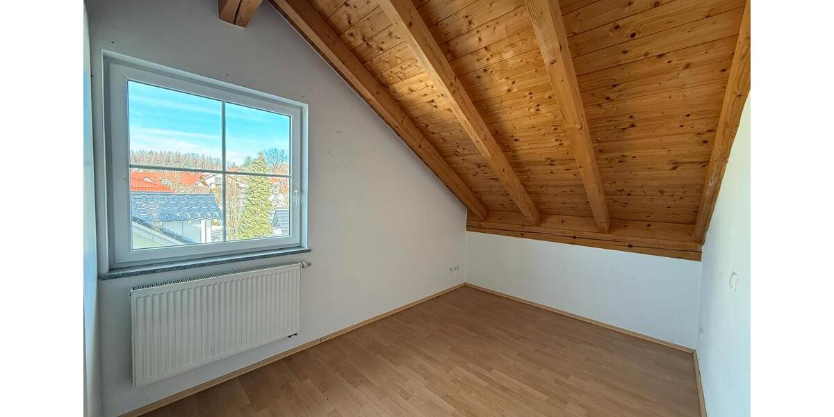 Dachgeschoßwohnung Deggendorf - 3 Zimmer, 95 m&sup2;, 800&euro; | Angebot:24704526