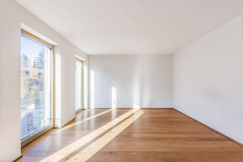BRIGHT Teilmöblierte lichtdurchflutete 2-Zimmer-Wohnung mit Balkon