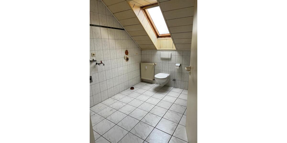 Dachgeschoßwohnung Georgsmarienhütte - 3 Zimmer, 140 m&sup2;, 900&euro; | Angebot:26003921