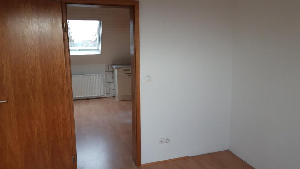 Dachgeschoßwohnung Essen Stadtbezirk VII - 2.5 Zimmer, 48 m&sup2;, 570&euro; | Angebot:26153579