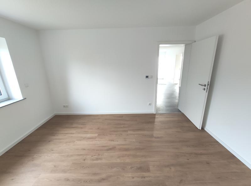 Neu saniertes Einfamilienhaus mit Garage, Garten, Wärmepumpe und Mieter–Strom