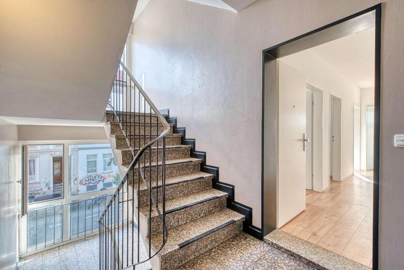 Helle 3-Zimmer-Wohnung mit großer Süd-Loggia in der Bremer Neustadt