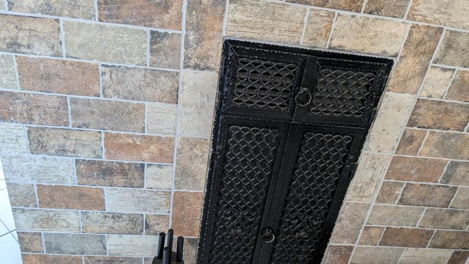 Etagenwohnung Lage - 4 Zimmer, 160 m&sup2;, 1.350&euro; | Angebot:25908425