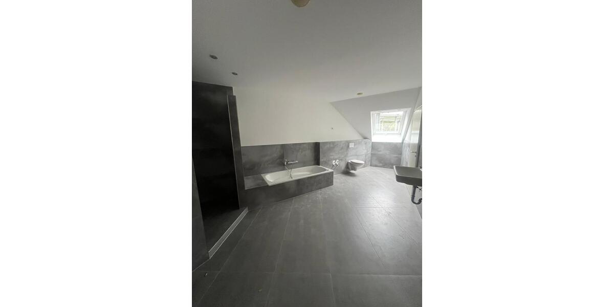 Dachgeschoßwohnung Künzell - 4 Zimmer, 160 m&sup2;, 1.390&euro; | Angebot:23555126