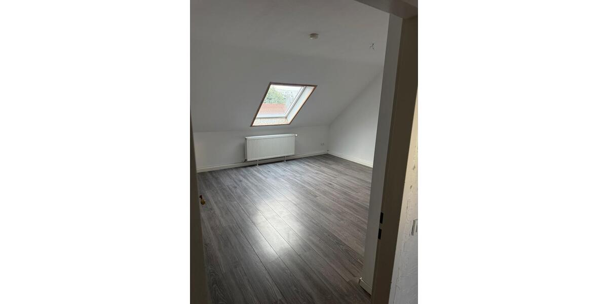 Dachgeschoßwohnung Mannheim Niederfeld - 3 Zimmer, 77 m&sup2;, 1.150&euro; | Angebot:26630886
