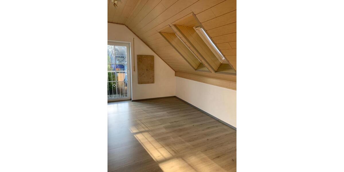 Etagenwohnung Döhlau - 4 Zimmer, 100 m&sup2;, 788&euro; | Angebot:26269088
