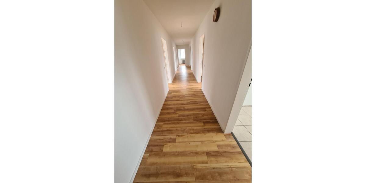 Renovierte Wohnung mit Balkon 5 zimmer