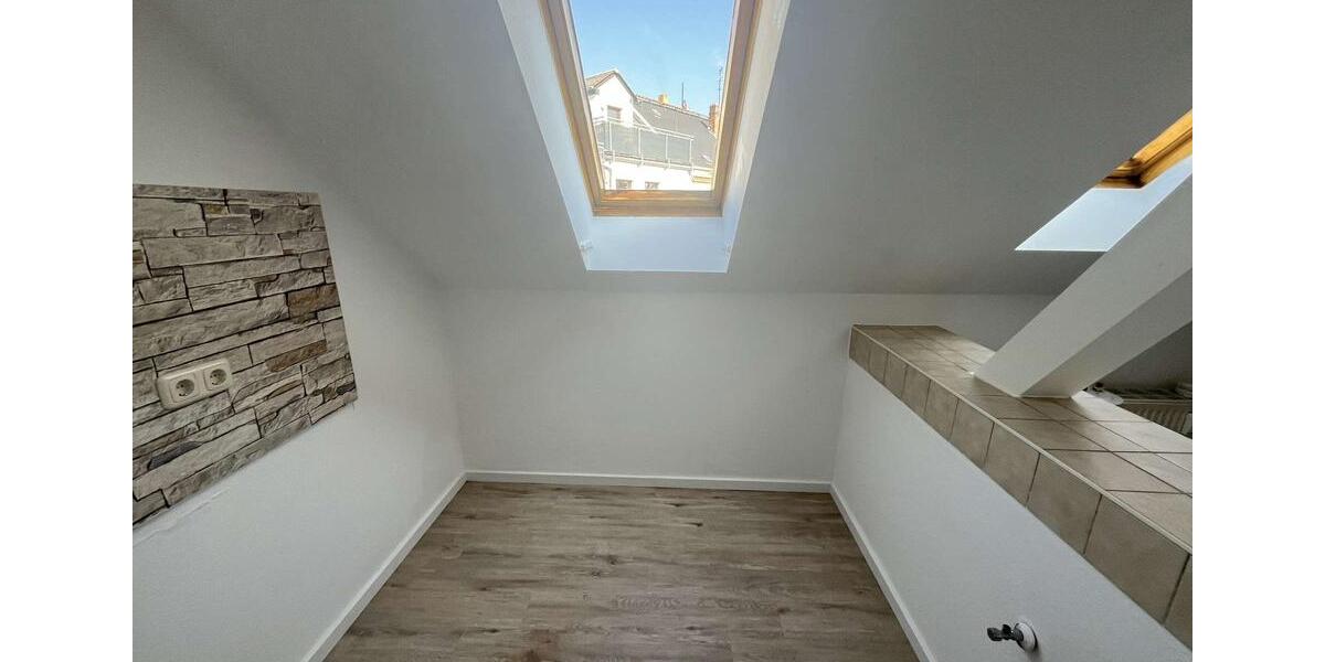 Dachgeschoßwohnung Reichenbach im Vogtland - 4 Zimmer, 77 m&sup2;, 420&euro; | Angebot:26168702