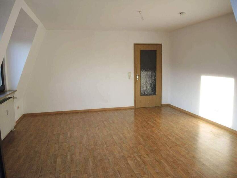 Helle 2-Zimmer-Dachgeschosswohnung mit Stadtblick, Balkon & Garage – 62 m² – bezugsfähig ab ca. 15.11.2025 2 zimmer