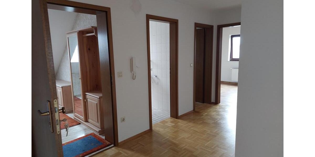 Dachgeschoßwohnung Haßmersheim - 4 Zimmer, 109 m&sup2;, 900&euro; | Angebot:25906945