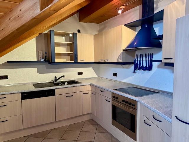 Große,vollmöblierte 3-ZW in SW-Land 3 zimmer