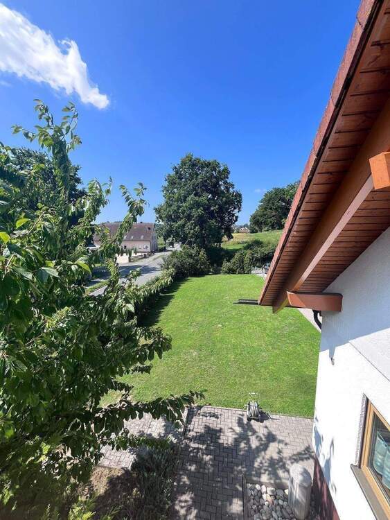 Schönes Einfamilienhaus mit großem Grundstück und Traumblick ins Grüne! 5 zimmer