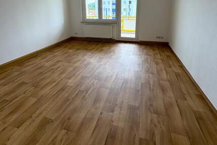 Gemütliche 2-RW mit Balkon! 2 zimmer