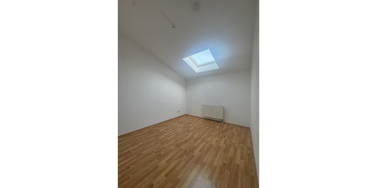 Dachgeschoßwohnung Moers - 3 Zimmer, 100 m&sup2;, 750&euro; | Angebot:22127287