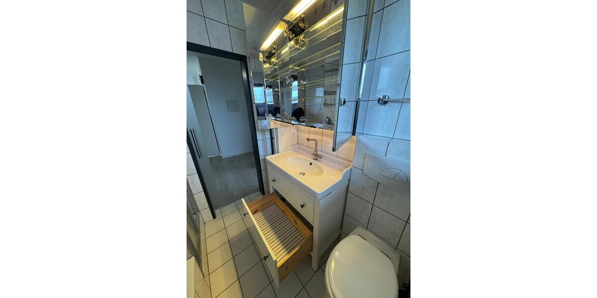 Mitarbeiterwohnung (90 qm) 1. OG – Wohnung & Arbeit kombiniert 3 zimmer