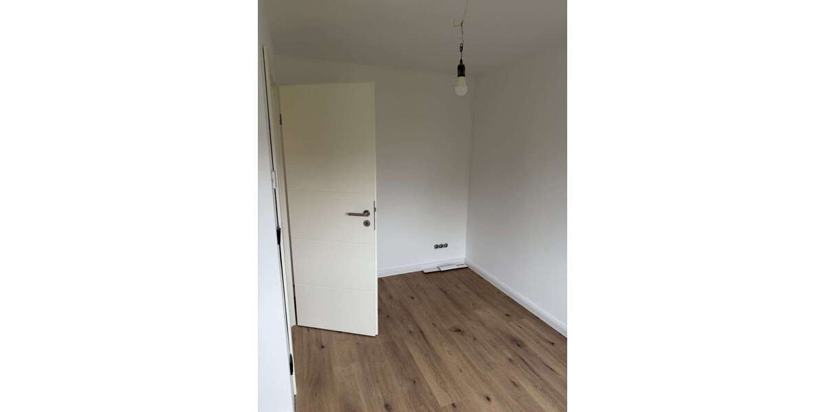 Etagenwohnung Celle / Vorwerk Vorwerk - 4.5 Zimmer, 115 m&sup2;, 1.380&euro; | Angebot:26318870