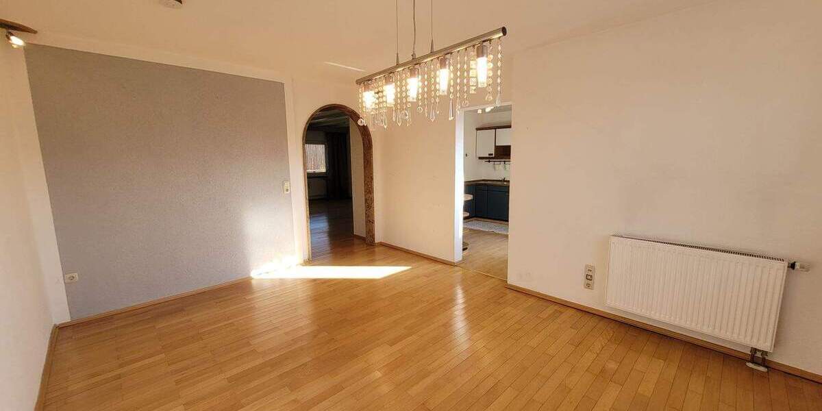 Etagenwohnung Kirchheim - 4 Zimmer, 130 m&sup2;, 980&euro; | Angebot:25845446