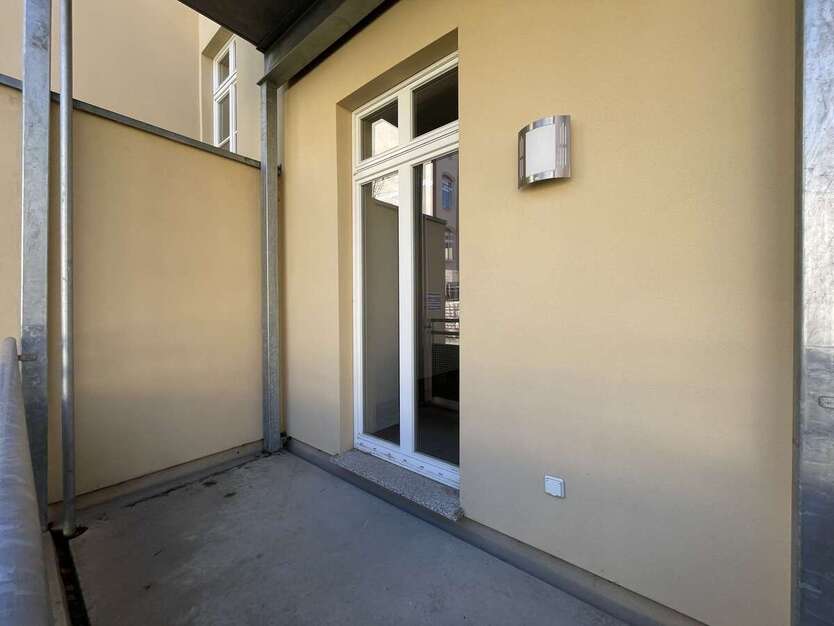 mit 360° Rundgang! Sanierte 2 Zimmer mit Balkon + großer Küche am Brühl! 2 zimmer