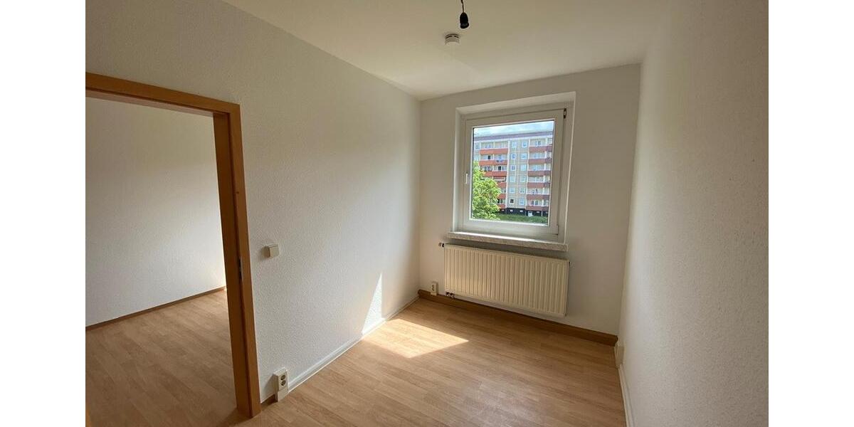 Etagenwohnung Suhl - 4 Zimmer, 65 m&sup2;, 400&euro; | Angebot:26383681