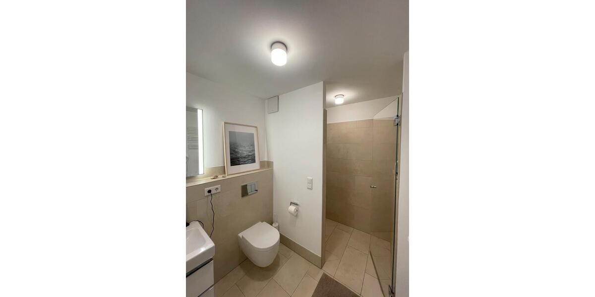 Etagenwohnung Düsseldorf Heerdt - 2 Zimmer, 72 m&sup2;, 1.700&euro; | Angebot:26498595